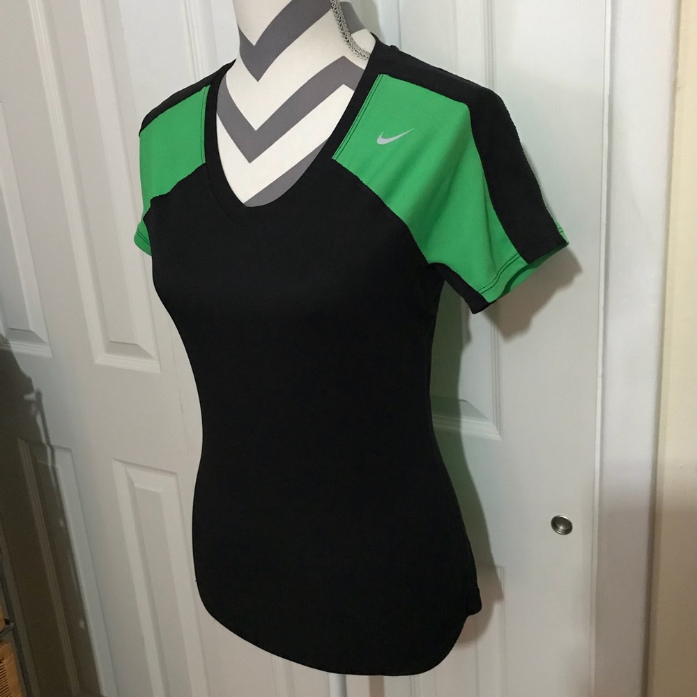 💚 NIKE Dri Fit Top 🖤